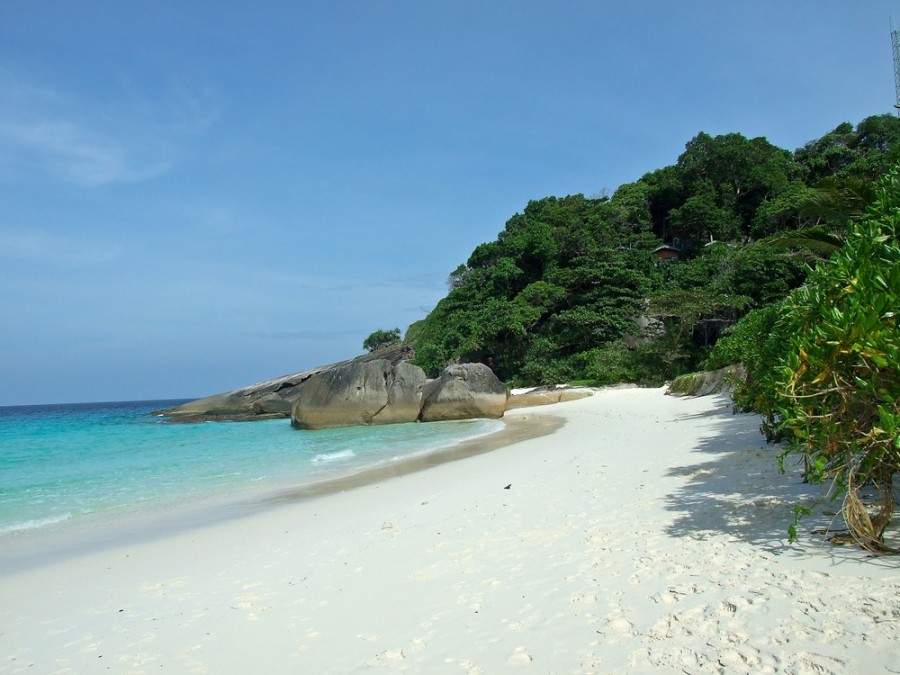 Découverte des Îles Similan : où séjourner pour des vacances de rêves ?