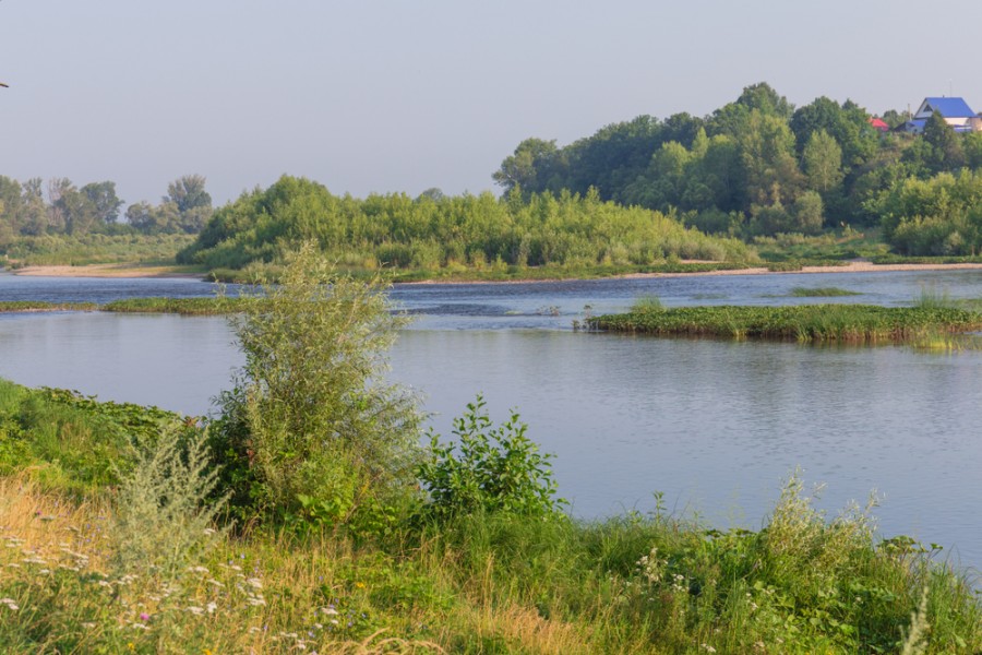 Quels sont les lieux incontournables autour du lac de Pont-l'Évêque ?